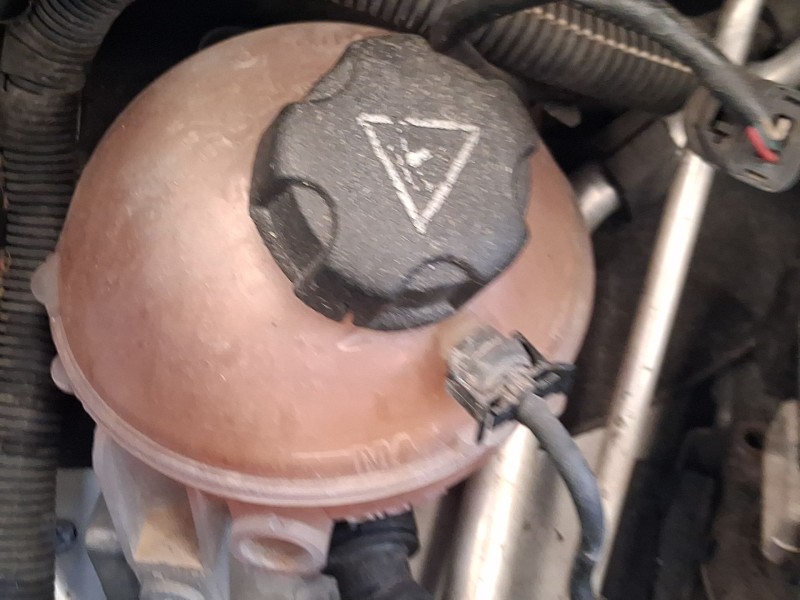 Recambio de deposito expansion para peugeot 5008 (0u_, 0e_) 1.6 hdi referencia OEM IAM 1323X6  