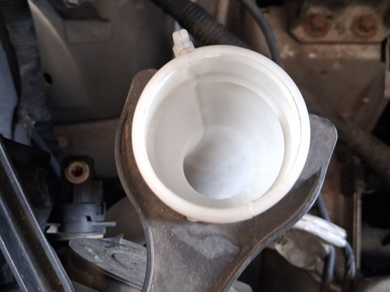 Recambio de deposito limpia para peugeot 5008 (0u_, 0e_) 1.6 hdi referencia OEM IAM 6431N2  
