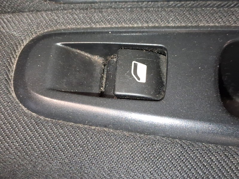 Recambio de mando elevalunas trasero derecho para peugeot 5008 (0u_, 0e_) 1.6 hdi referencia OEM IAM 6490RK  