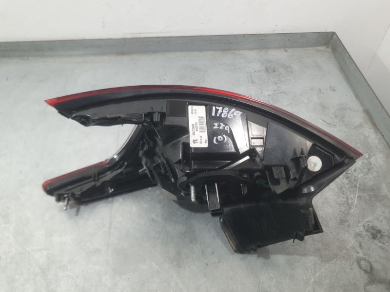 Recambio de piloto trasero izquierdo exterior para peugeot 308 ii (lb_, lp_, lw_, lh_, l3_) 1.2 thp 130 referencia OEM IAM 98237