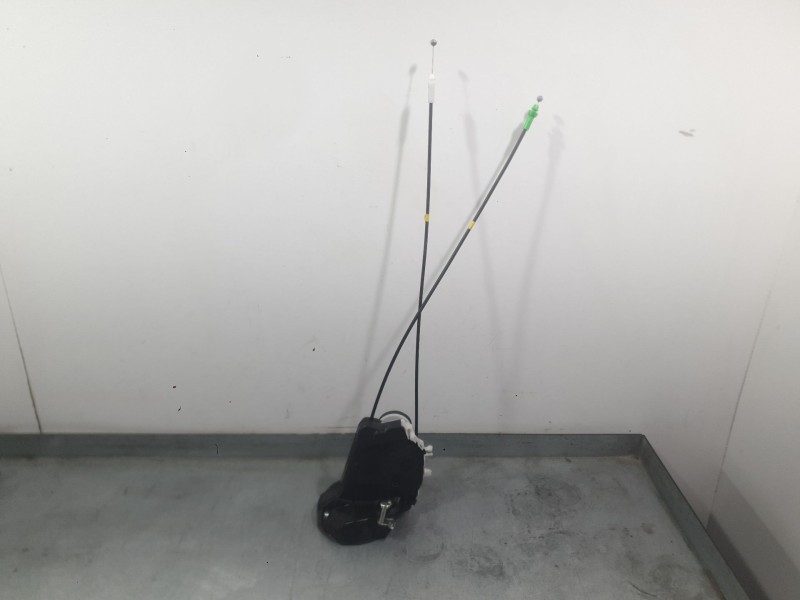 Recambio de cerradura puerta trasera derecha para toyota yaris (_p13_) 1.5 (nsp131_) referencia OEM IAM 69050K0040  