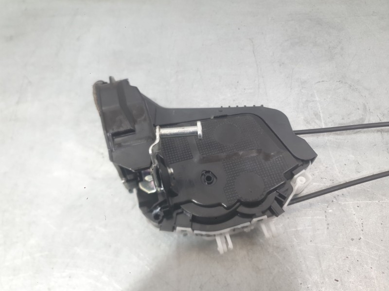 Recambio de cerradura puerta trasera derecha para toyota yaris (_p13_) 1.5 (nsp131_) referencia OEM IAM 69050K0040  