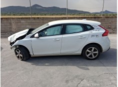 VOLVO V40 HATCHBACK (525)