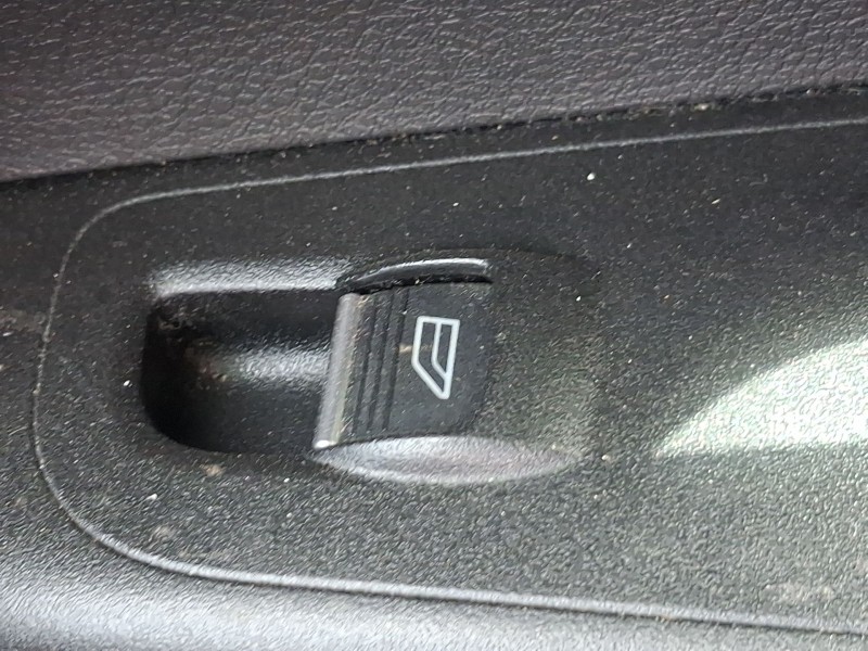 Recambio de mando elevalunas delantero derecho para ford tourneo courier b460 monospace 1.0 ecoboost referencia OEM IAM 1746832 