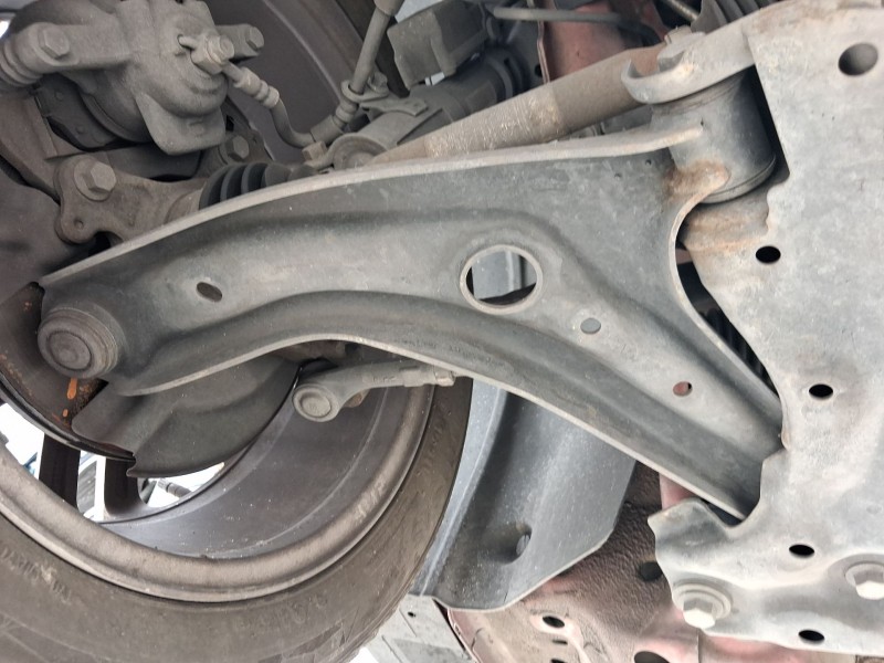 Recambio de brazo suspension inferior delantero derecho para ford tourneo courier b460 monospace 1.0 ecoboost referencia OEM IAM
