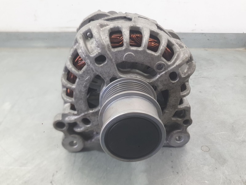 Recambio de alternador para volkswagen polo advance referencia OEM IAM 04E903015H  