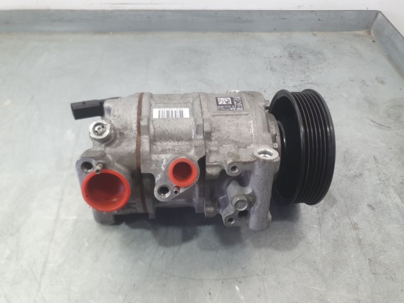 Recambio de compresor aire acondicionado para volkswagen polo advance referencia OEM IAM 5Q0816803D  
