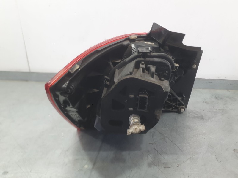 Recambio de piloto trasero derecho para volkswagen polo advance referencia OEM IAM 2G0945096B  