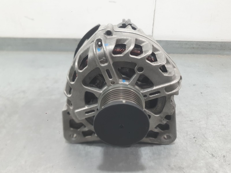 Recambio de alternador para renault megane iv hatchback (b9a/m/n_) 1.2 tce 130 (b9mr) referencia OEM IAM 231008040R 2613543A VAL