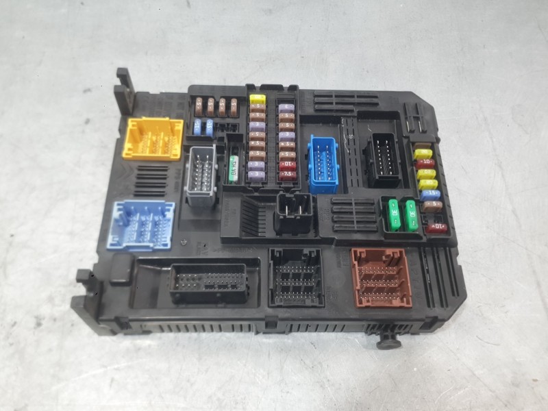 Recambio de caja reles / fusibles para opel corsa f (p2jo) 1.2 (68) referencia OEM IAM 9832880280 BSI 