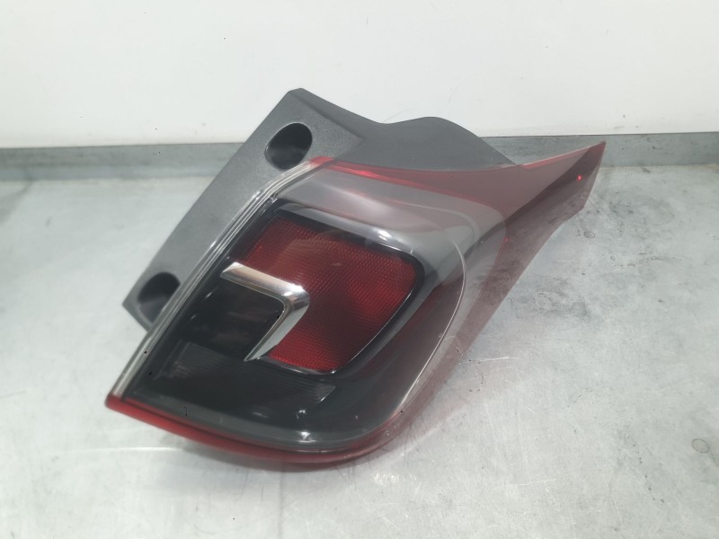 Recambio de piloto trasero derecho exterior para opel crossland x / crossland (p17, p2qo) 1.6 turbo d (75) referencia OEM IAM 39