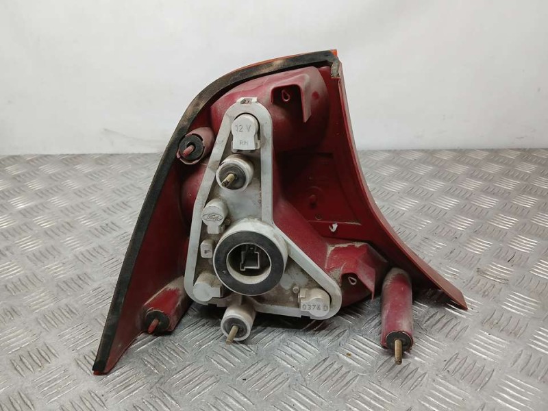 Recambio de piloto trasero derecho para ford focus berlina (cak) ghia referencia OEM IAM 1M5113404B  