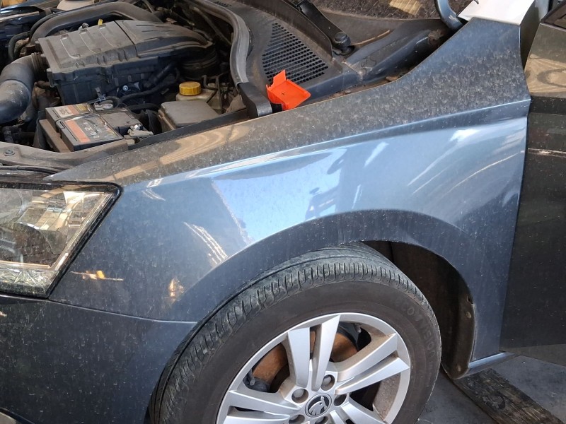 Recambio de aleta delantera izquierda para skoda fabia iii (nj3) 1.0 tsi referencia OEM IAM 6V0821105  
