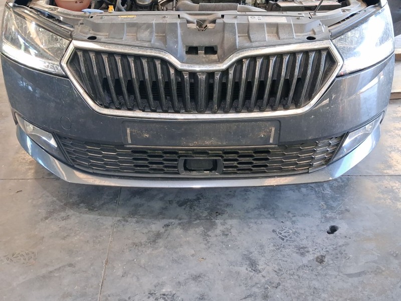 Recambio de paragolpes delantero para skoda fabia iii (nj3) 1.0 tsi referencia OEM IAM 6V0807221  