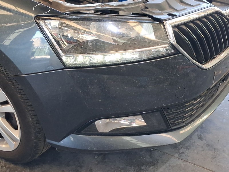 Recambio de paragolpes delantero para skoda fabia iii (nj3) 1.0 tsi referencia OEM IAM 6V0807221  