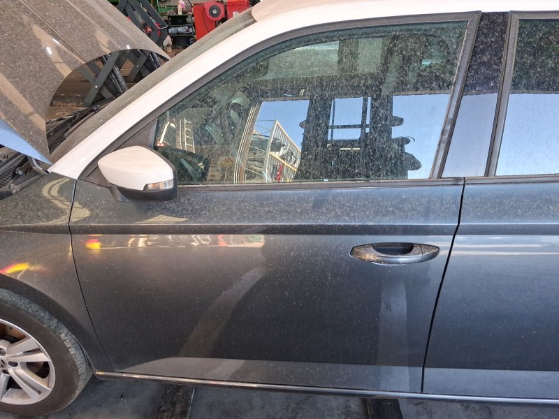 Recambio de puerta delantera izquierda para skoda fabia iii (nj3) 1.0 tsi referencia OEM IAM 6V0831055A  