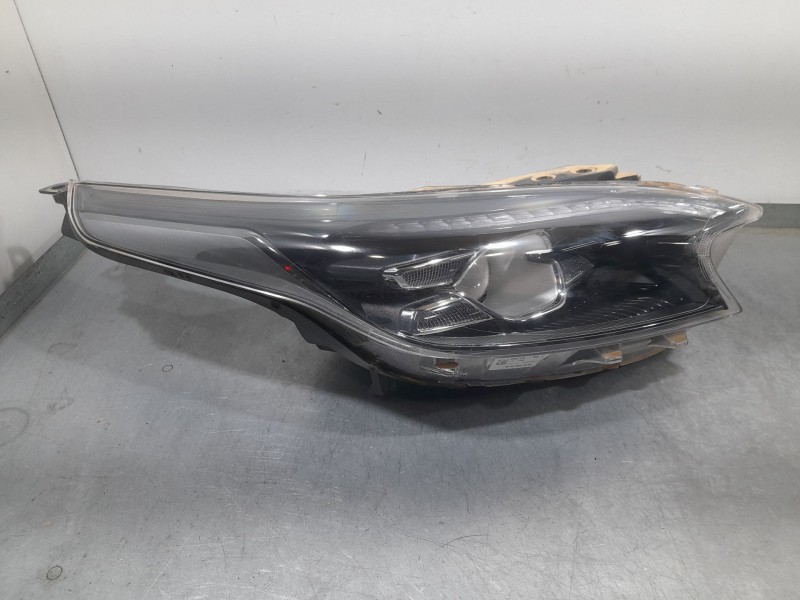 Recambio de faro derecho para kia xceed (cd) 1.0 t-gdi referencia OEM IAM 92102J7300  