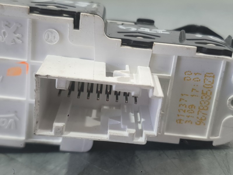 Recambio de mando elevalunas delantero izquierdo para citroën jumpy iii furgoneta (v_) 1.5 bluehdi 100 referencia OEM IAM 967833