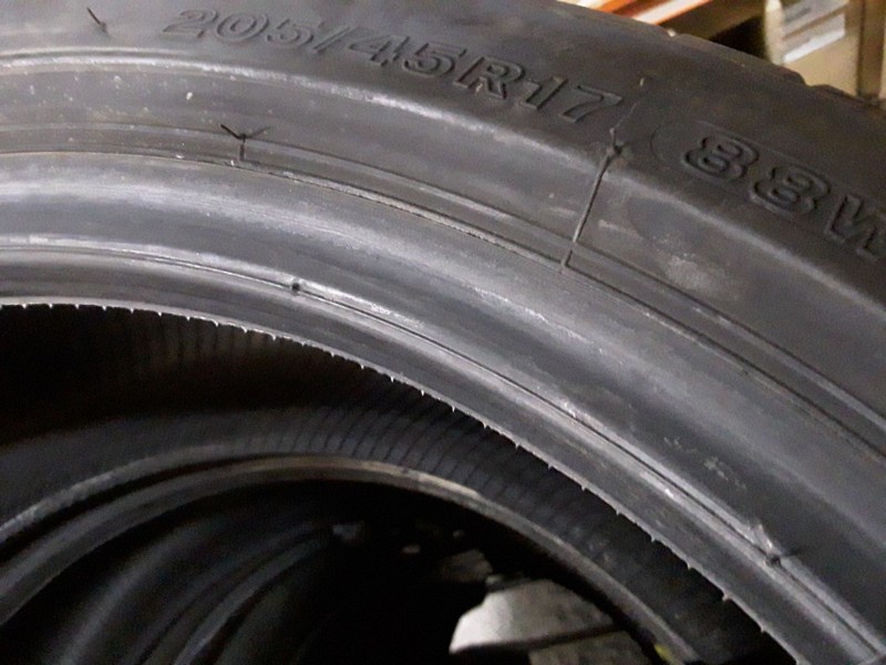 Recambio de neumatico pareja para neumaticos reutilizados - referencia OEM IAM 205451788W FIRESTONE 205/45/17/88W