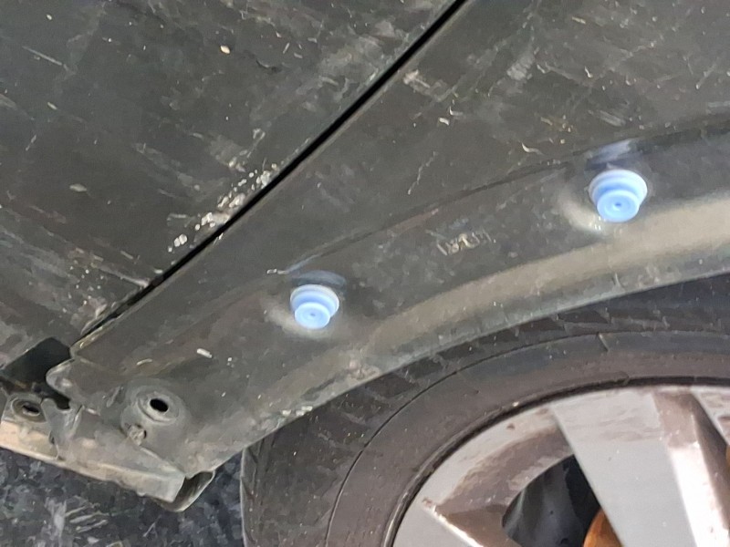 Recambio de aleta delantera derecha para peugeot 3008 ii suv (mc_, mr_, mj_, m4_) 1.6 bluehdi 100 referencia OEM IAM 9812305680 