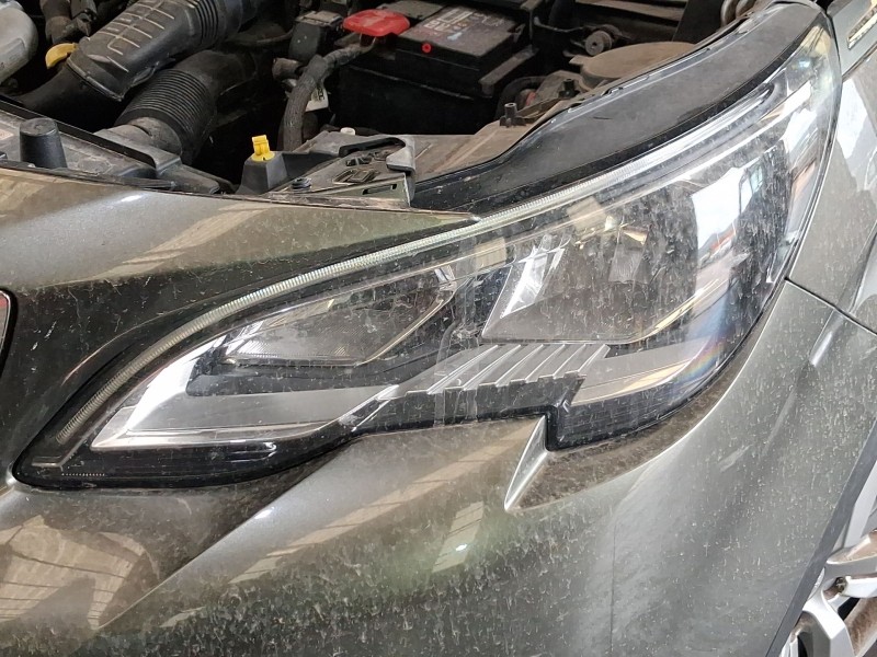 Recambio de faro izquierdo para peugeot 3008 ii suv (mc_, mr_, mj_, m4_) 1.6 bluehdi 100 referencia OEM IAM 1686413280  