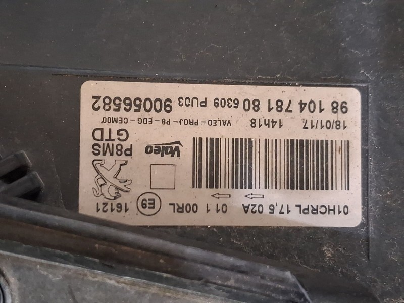 Recambio de faro izquierdo para peugeot 3008 ii suv (mc_, mr_, mj_, m4_) 1.6 bluehdi 100 referencia OEM IAM 1686413280  
