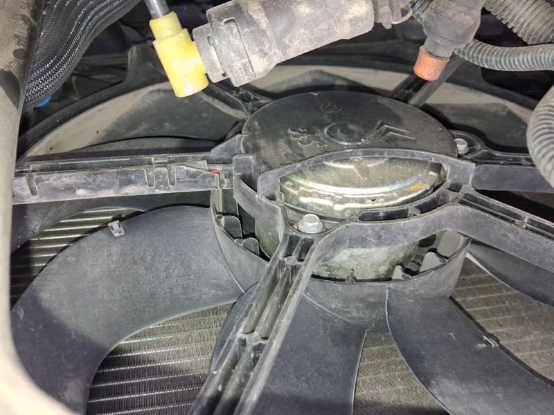 Recambio de electroventilador para peugeot 3008 ii suv (mc_, mr_, mj_, m4_) 1.6 bluehdi 100 referencia OEM IAM 9836638080  