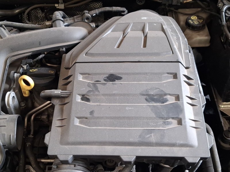 Recambio de carcasa filtro aire para skoda kamiq (nw4) 1.0 tsi referencia OEM IAM 04C129601M  
