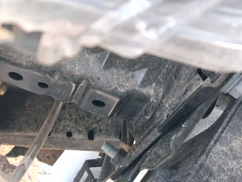 Recambio de refuerzo paragolpes delantero para toyota yaris (_p21_, _pa1_, _ph1_) 1.5 hybrid (mxph11) referencia OEM IAM 52131K0