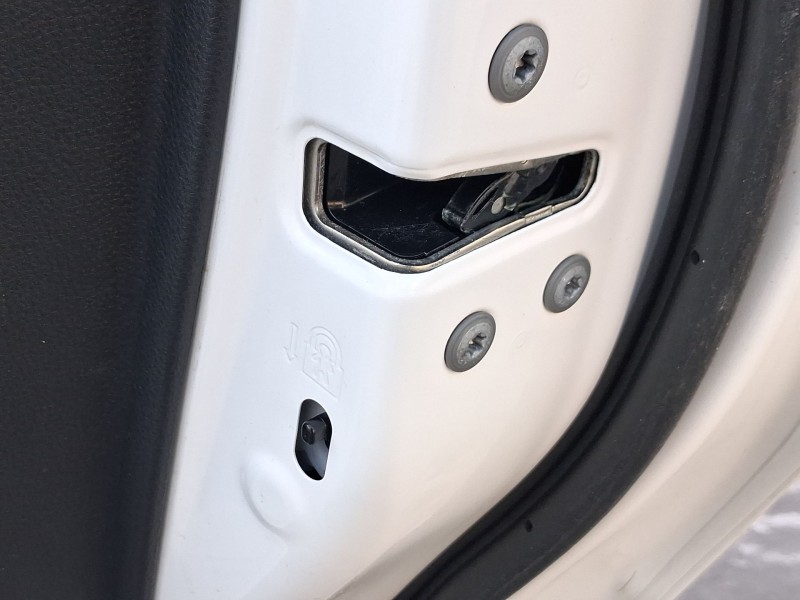 Recambio de cerradura puerta trasera derecha para toyota yaris (_p21_, _pa1_, _ph1_) 1.5 hybrid (mxph11) referencia OEM IAM 6905