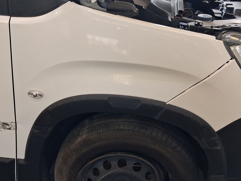 Recambio de aleta delantera derecha para peugeot rifter 1.5 bluehdi 100 referencia OEM IAM 9816483580 TOCADA 