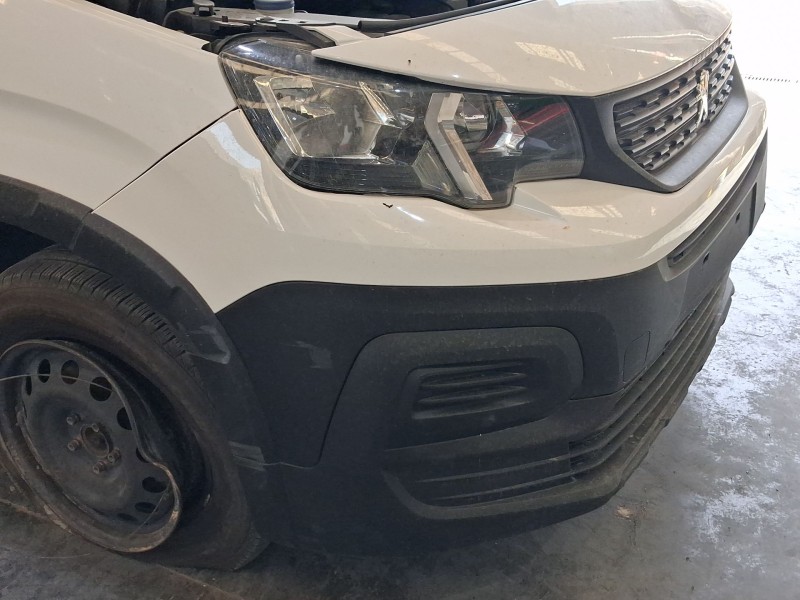 Recambio de paragolpes delantero para peugeot rifter 1.5 bluehdi 100 referencia OEM IAM 1632654980 TOCADO ROZADO 