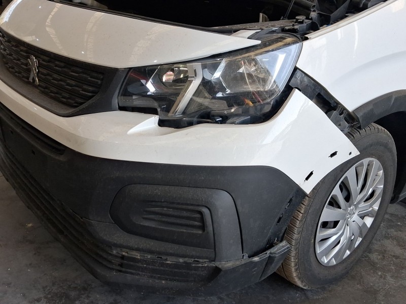 Recambio de paragolpes delantero para peugeot rifter 1.5 bluehdi 100 referencia OEM IAM 1632654980 TOCADO ROZADO 