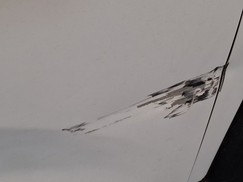 Recambio de puerta delantera derecha para peugeot rifter 1.5 bluehdi 100 referencia OEM IAM 9843488780 TOCADA ROZADA 