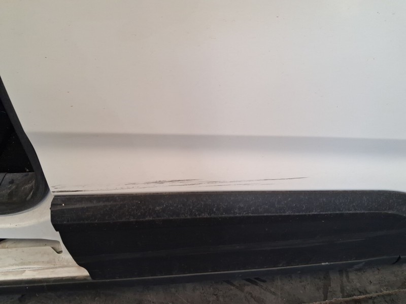 Recambio de puerta delantera derecha para peugeot rifter 1.5 bluehdi 100 referencia OEM IAM 9843488780 TOCADA ROZADA 