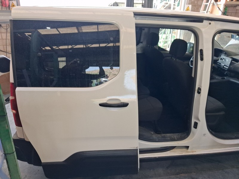 Recambio de puerta lateral corredera derecha para peugeot rifter 1.5 bluehdi 100 referencia OEM IAM 9820425380 ROZADA 
