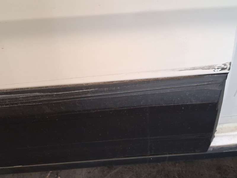 Recambio de puerta lateral corredera derecha para peugeot rifter 1.5 bluehdi 100 referencia OEM IAM 9820425380 ROZADA 