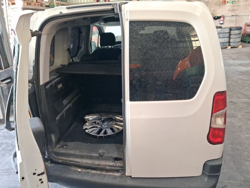 Recambio de puerta trasera derecha carga para peugeot rifter 1.5 bluehdi 100 referencia OEM IAM 9820436680  