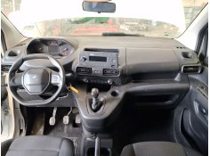 Recambio de salpicadero para peugeot rifter 1.5 bluehdi 100 referencia OEM IAM 16841899ZD  
