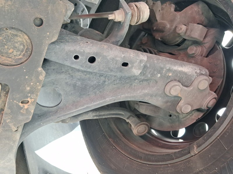 Recambio de brazo suspension inferior delantero izquierdo para peugeot rifter 1.5 bluehdi 100 referencia OEM IAM 9846329580  