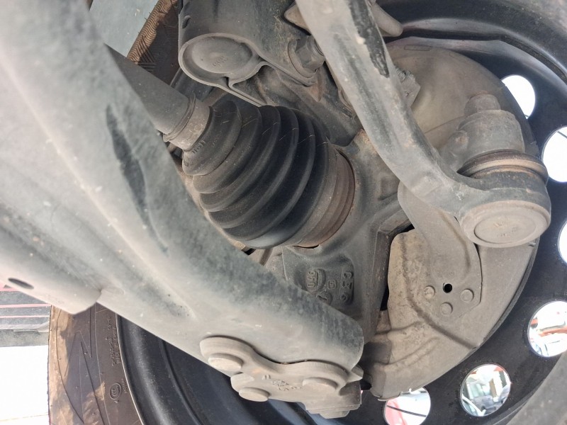 Recambio de mangueta delantera derecha para peugeot rifter 1.5 bluehdi 100 referencia OEM IAM 1647857080  