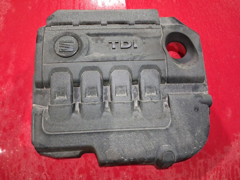 Recambio de tapa motor para seat leon (5f1) 2.0 tdi referencia OEM IAM 04L103925S  