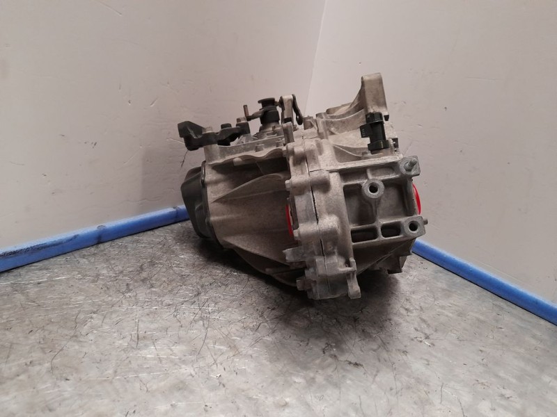 Recambio de caja cambios para kia venga basic referencia OEM IAM T9J5F 211868 5VELOCIDADES