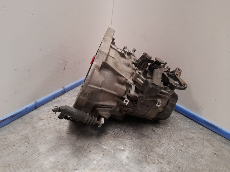 Recambio de caja cambios para kia venga basic referencia OEM IAM T9J5F 211868 5VELOCIDADES