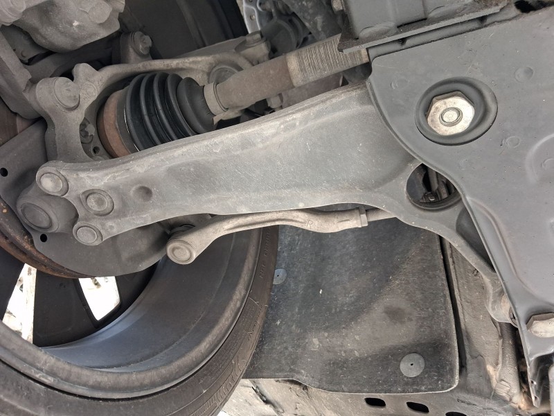 Recambio de brazo suspension inferior delantero derecho para renault grand scénic iv (r9_) 1.2 tce 130 referencia OEM IAM 545041