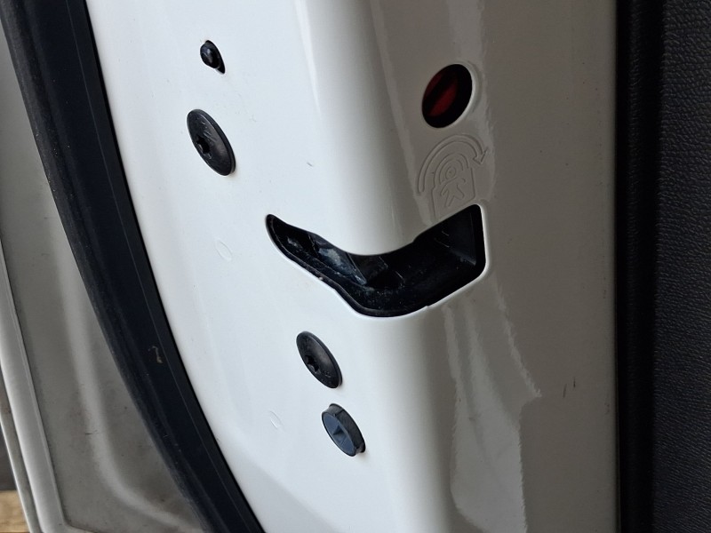 Recambio de cerradura puerta trasera izquierda para peugeot 3008 ii suv (mc_, mr_, mj_, m4_) 1.5 bluehdi 130 referencia OEM IAM 