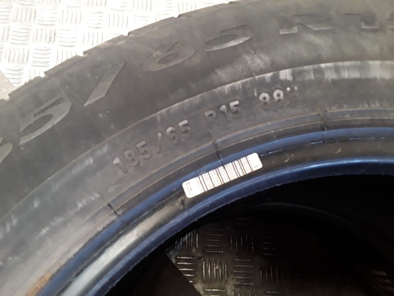 Recambio de neumatico pareja para neumaticos reutilizados - referencia OEM IAM 185651588H PIRELLI 185/65/15/88H