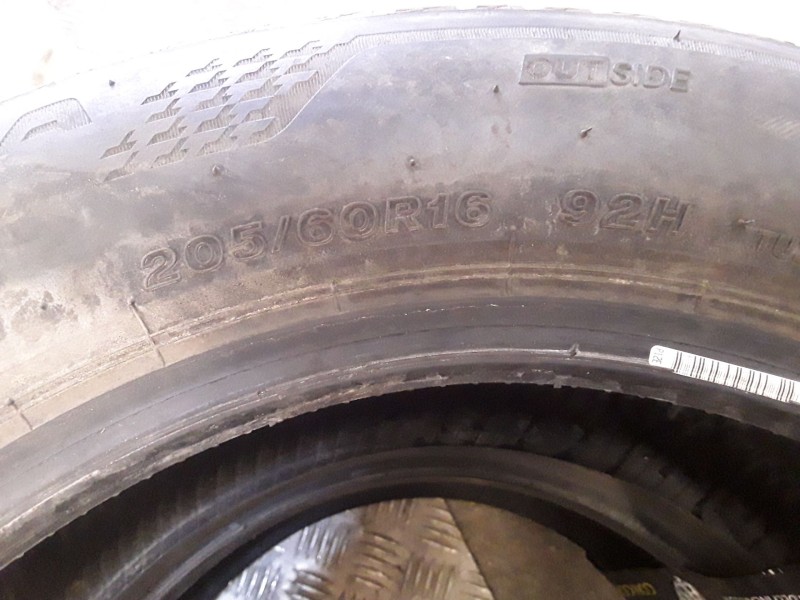 Recambio de neumatico pareja para neumaticos reutilizados - referencia OEM IAM 205601692H BRIDGESTONE 205/60/16/92H
