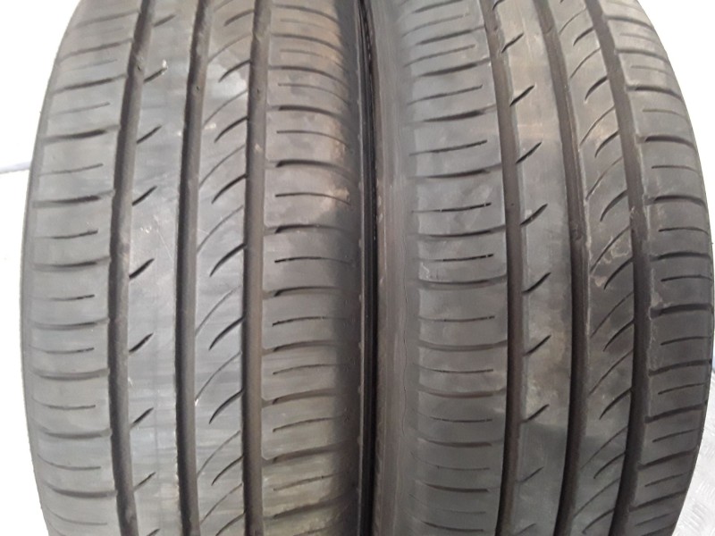 Recambio de neumatico pareja para neumaticos reutilizados - referencia OEM IAM 185601584H KUMHO 185/60/15/84H