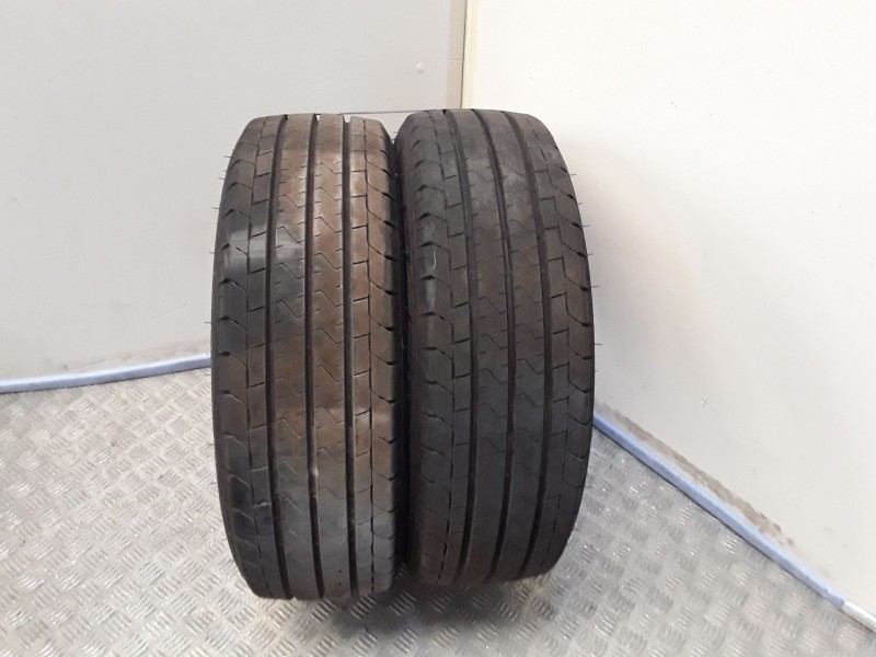 Recambio de neumatico pareja para neumaticos reutilizados - referencia OEM IAM 2156516C107-109T BRIDGESTONE 215/65/16C/109-107T